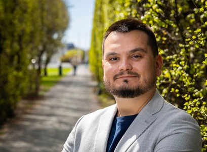 Denislav Orlinov, dósent í sjúkraþjálfun við Háskóla Íslands er meðal höfunda nýrra og uppfærðra ráðlegginga á vegum Evrópusamtaka um gigtarlækningar þar sem fólk með liðagigt er hvatt til að hreyfa sig meira. MYND/Tryggvi Már Gunnarsson Denislav Orlinov