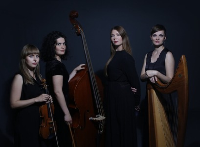 Umbru skipa þær Alexandra Kjeld (kontrabassi og söngur), Arngerður María Árnadóttir (orgel, söngur og keltnesk harpa), Guðbjörg Hlín Guðmundsdóttir (fiðla og söngur) og Lilja Dögg Gunnarsdóttir (söngur og slagverk).