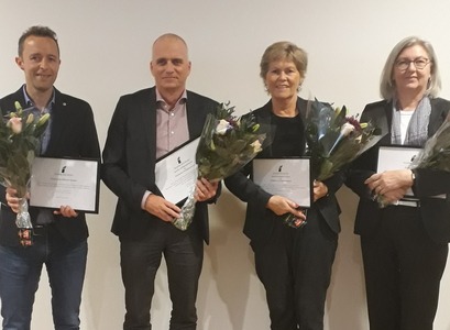 Frá afhendingu viðurkenninga Íslenskrar málnefndar. Frá vinstri: Jón Gunnar Þorsteinsson, ritstjóri Vísindavefsins, Sveinn Aðalsteinsson hjá Hæfnisetri ferðaþjónustunnar, María Guðmundsdóttir hjá Samtökum ferðaþjónustunnar, og Birna Arnbjörnsdóttir, prófessor og einn af aðstandendum Icelandic online.