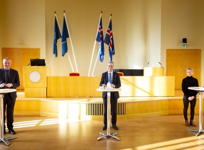 Sævar Freyr Þráinsson, bæjarstjóri Akraneskaupstaðar, Jón Atli Benediktsson, rektor Háskóla Íslands,  og Valdís Fjölnisdóttir, framkvæmdastjóri Breiðar Þróunarfélags