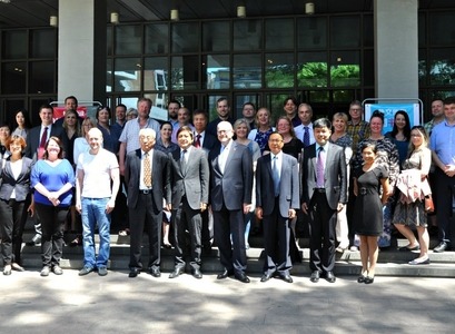 Þátttakendur í málþinginu við BFSU ásamt Gunnari Snorra Gunnarssyni sendiherra og Peng Long, rektor BFSU.