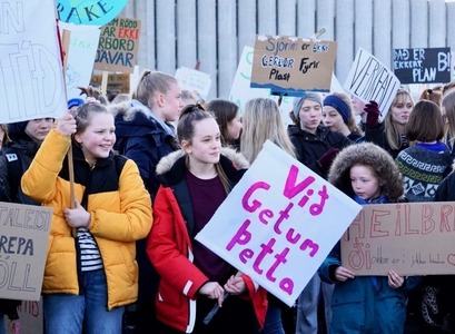 Nærri átta hundruð kennarar af öllum skólastigum hafa skráð sig á starfsþróunarnámskeið Menntafléttunar. Í boði eru tuttugu fjölbreytt námskeið sem hefjast næsta haust en skráning stendur yfir. 