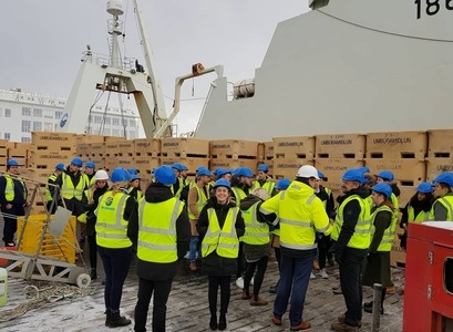 Nemendur í námskeiðinu við togara