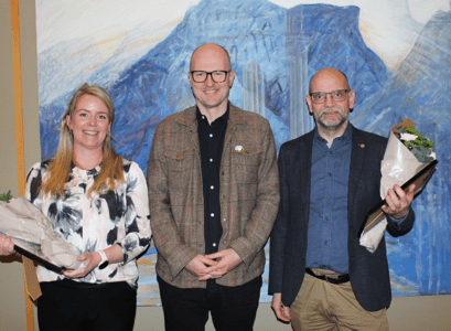 Berglind Eva Benediktsdóttir, Ólafur Ögmundarson og Atli Ágústsson við afhendingu Kennsluverðlauna HVS. Berglind Eva Benediktsdóttir, Ólafur Ögmundarson og Atli Ágústsson við afhendingu Kennsluverðlauna HVS.