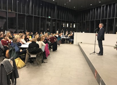 Jón Atli Benediktsson, rektor Háskóla Íslands, býður erlendur nemendur velkomna í skólann.