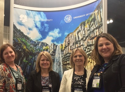 Friðrika Harðardóttir og Karitas Kvaran ásamt fulltrúum Minnesota-háskóla.