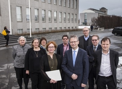 Fulltrúar Háskóla Íslands og Þjóðminjasafns Íslands eftir undirritun samninga í Aðalbyggingu Háskóla Íslands á dögunum.