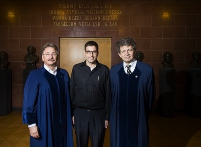 Andrew McGillivray með andmælendum, þeim Tim William Machan og Gísla Sigurðssyni.