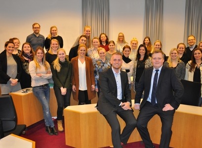 Forsætisráðherra ásamt meistaranemum