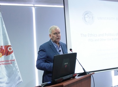 Hannes flytur erindi á fundi Landssambands perúskra útvegsmanna í Lima í janúar sl.