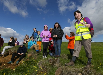 Gestir í álfagöngu árið 