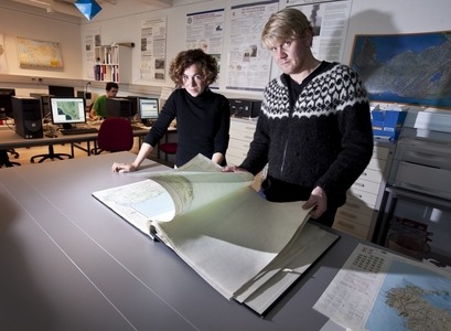 Hinum nýja sjóði er ætlað að styrkja meistara- og doktorsnema í landfræði og ferðamálafræði til þátttöku í ráðstefnum á fagsviði sínu.