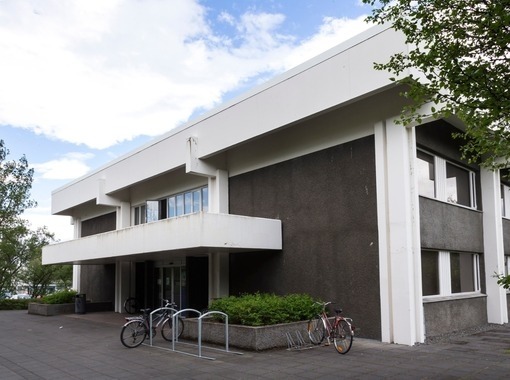 Vísindi, gildi og samfélag: þemu frá Helenu Longino