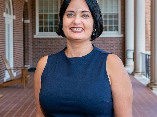 Konur í hlutverki forseta og forsætisráðherra: Dyggðahringur kvenleiðtoga?