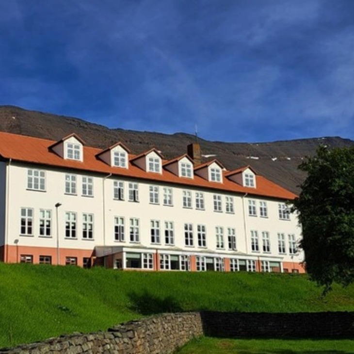 Aðalbygging HÍ á Hólum