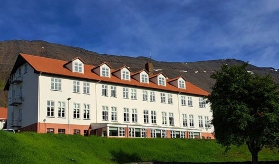 Aðalbygging háskóla íslands á hólum