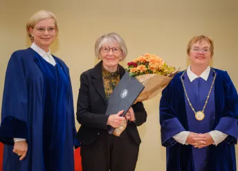 María Hjálmdís Þorsteinsdóttir heiðursdoktor