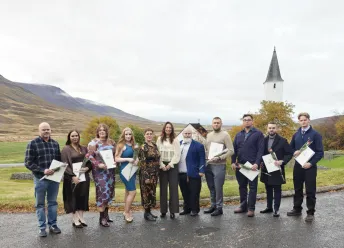 útskriftarhópur ásamt forsetum Hóla