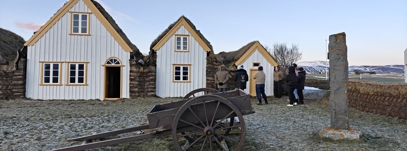 Hólar, burstabær